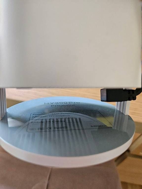 Proiettori: HY300 Pro Beamer mit Fernbedienung – Usato da Birsfelden venduto da scaw 3