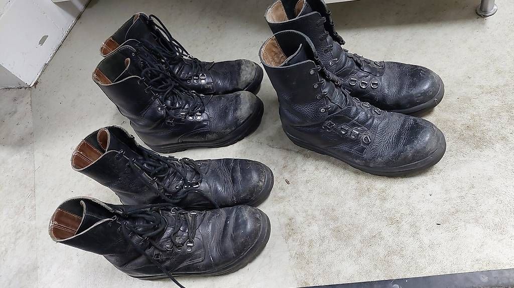 Scarpe da uomo: Militärstiefel  – Usato da Beckenried venduto da hotstonie