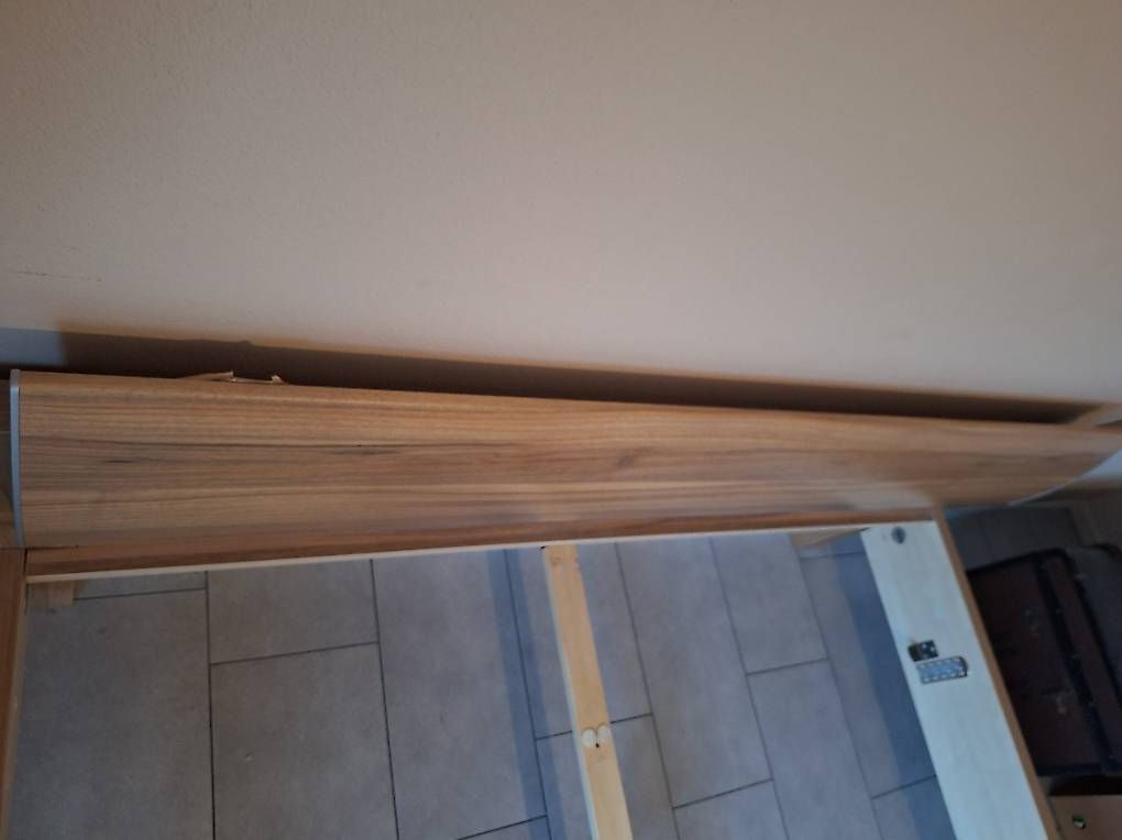 Letti: Robuster Doppelbett-Rahmen mit Kopfteil – Usato da Boswil venduto da Kumurati 3
