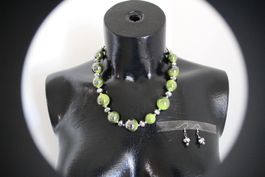 Kette und Ohrringe ,