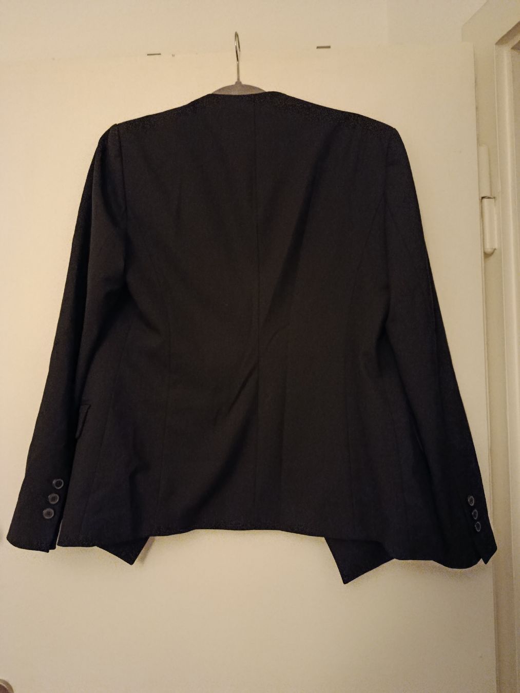 Giacche: Eleganter schwarzer Blazer Gr. 40 – Usato da Basel venduto da Clay66 1