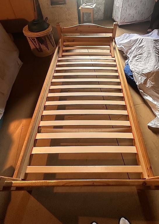 Letti: Holzbettgestell 180 x 90 cm – Usato da Dättlikon venduto da Schwiizerli27 1