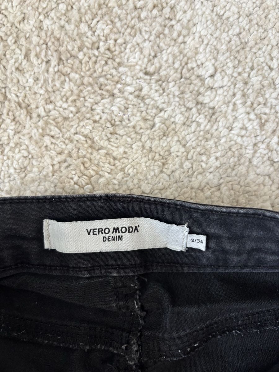 Vero Moda Jeans: Damen Jeans schwarz Grau Grösse S Vero Moda – Usato da Basel venduto da mic_5258 2