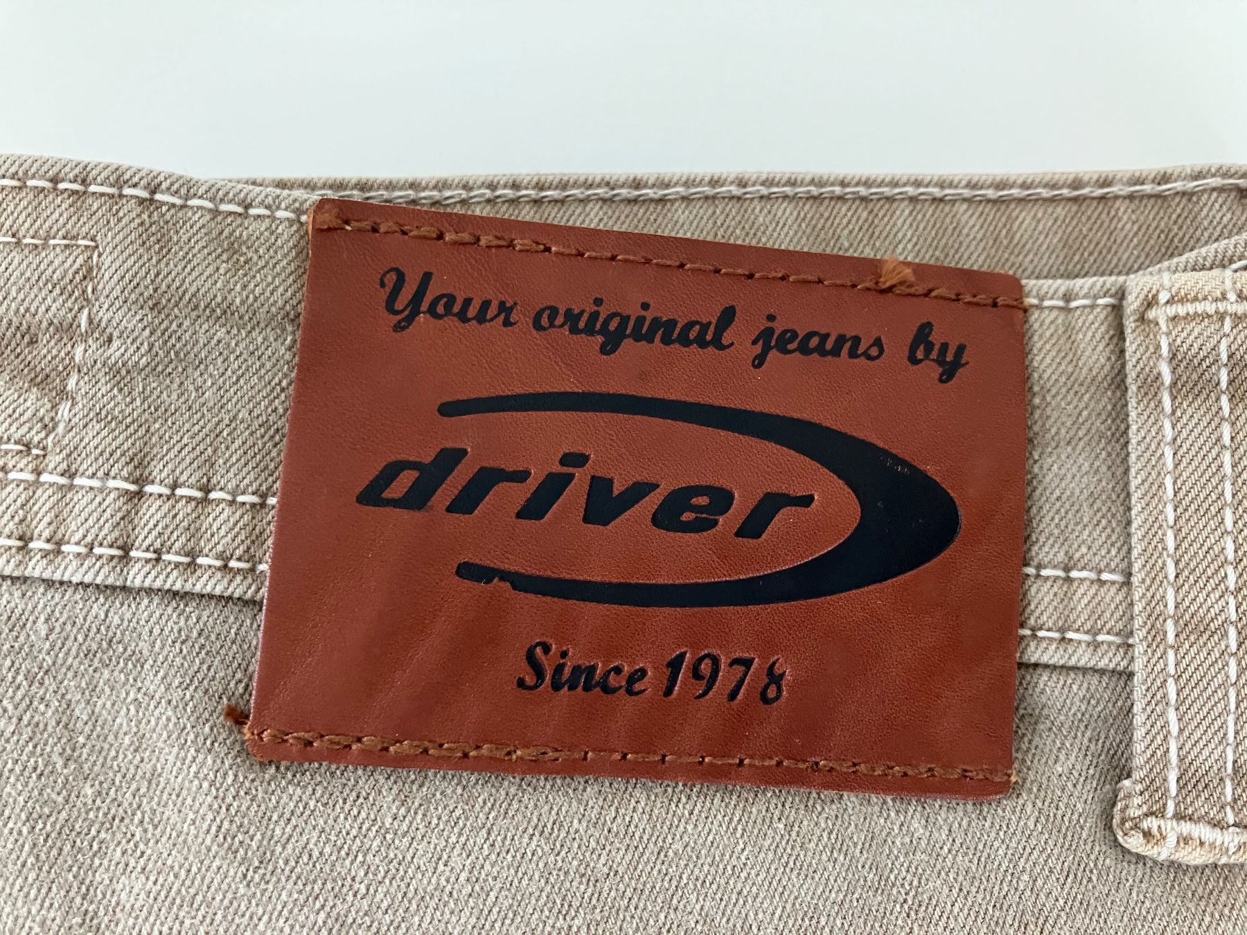 Jeans: Driver Jeans Herrenhose beige Gr. 28 – Usato da Wettingen venduto da Chnoelleli 1