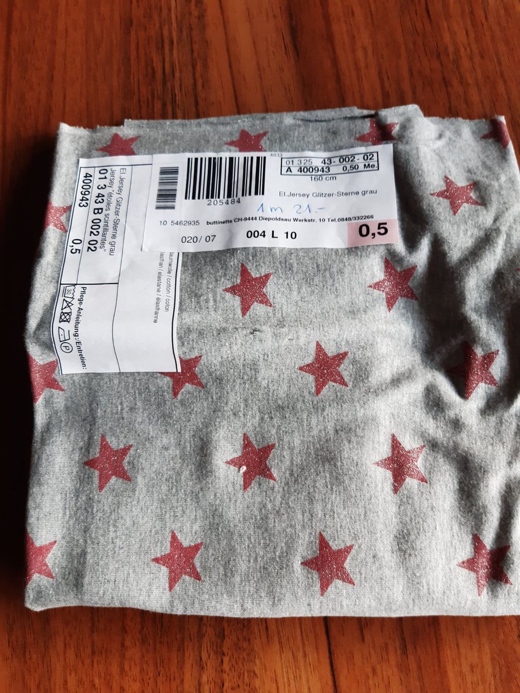 Tessuti: Jerseystoff mit Glitzersternen – Nuovo (secondo la descrizione) da Schüpfheim venduto da joru5860
