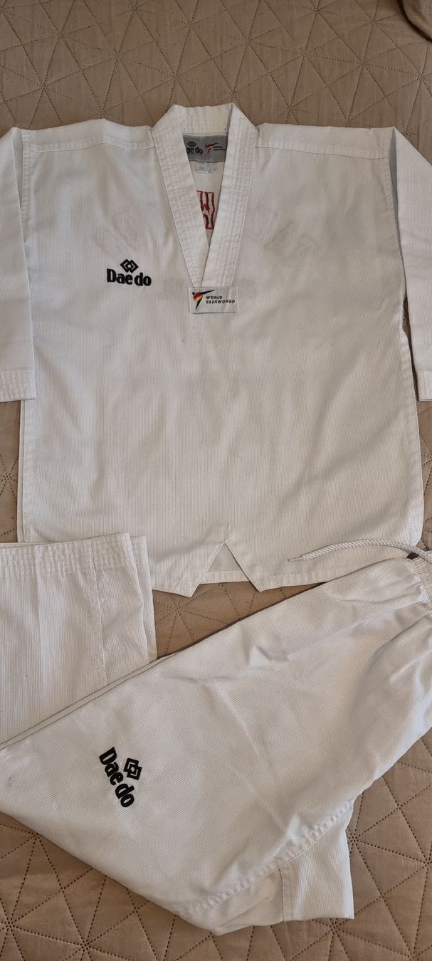 Kimono: Taekwondo kimono 140 cm – Usato da Glattpark(Opfikon) venduto da TatianaVladimirova