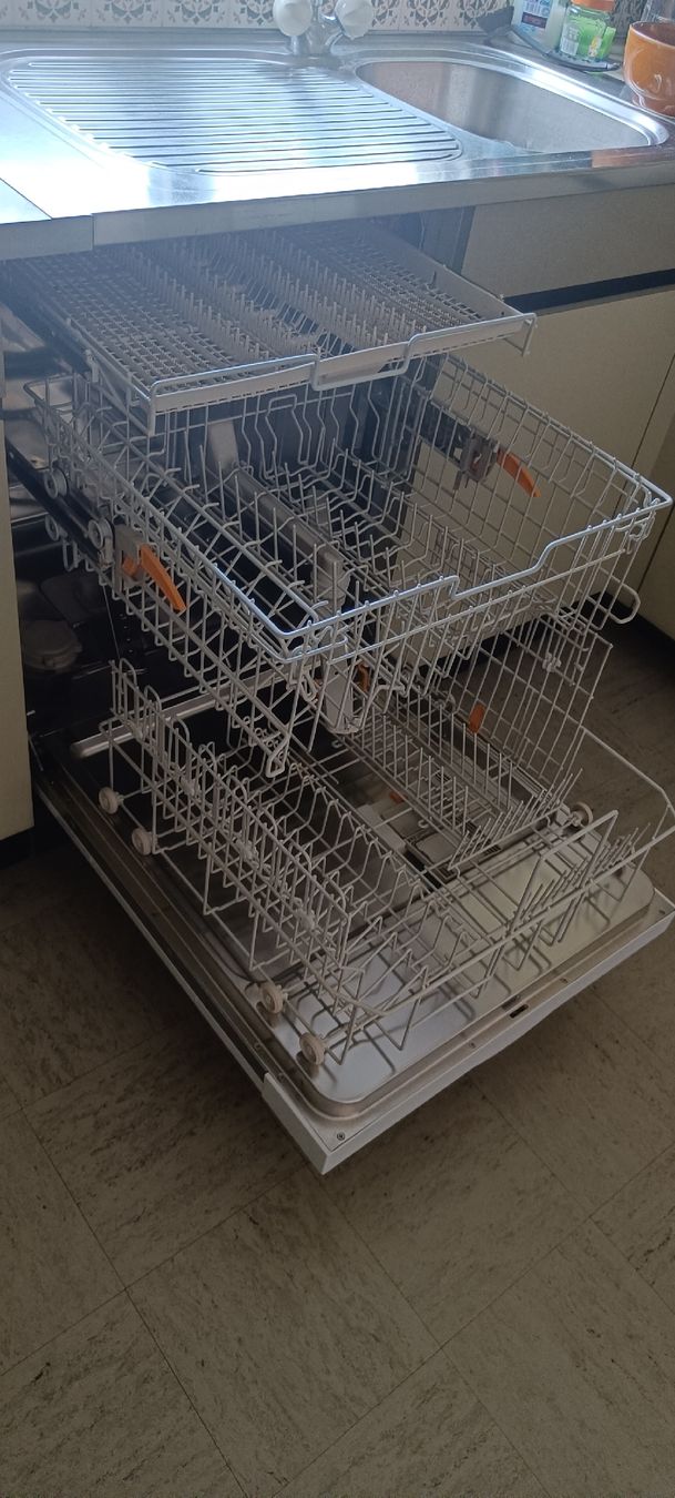 Miele Machines à laver la vaisselle: Miele Geschirrspüler G 2432 60 sci – D'occasion à Gümligen par rol_k5w2 1