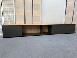 Lowboard SETUP Farbe Schiefer Eiche 288 x 42 cm Swiss Made