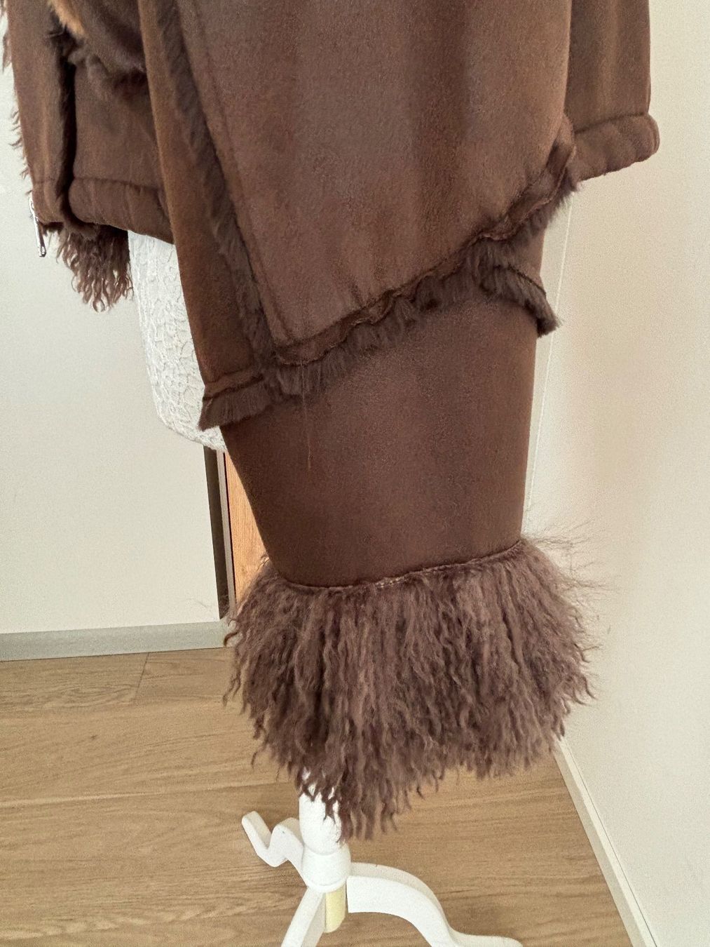Vestes: Wunderschöne Jacke Fellimitat TU – Neuf (Voir description) à Zürich par McQeen 3