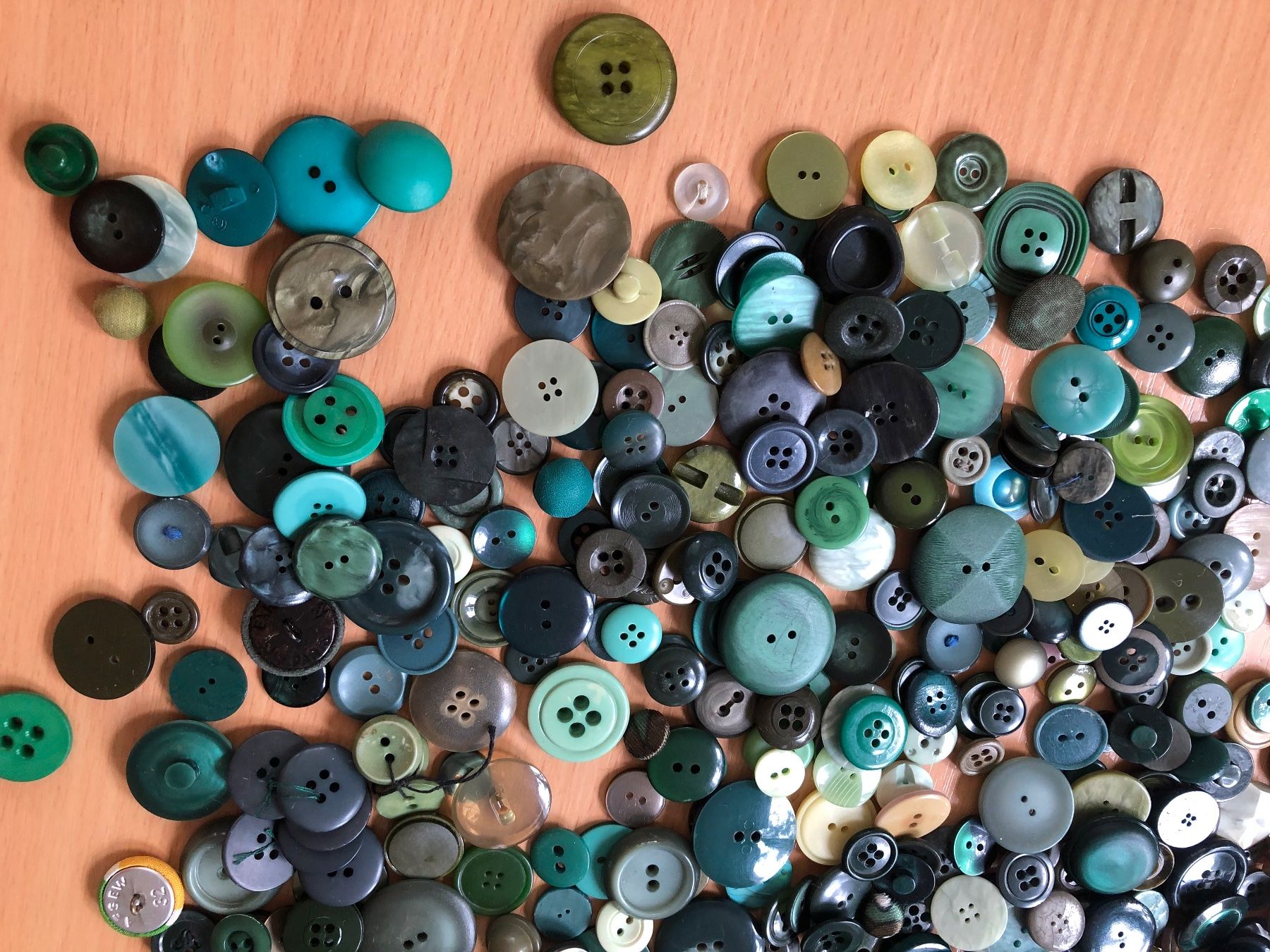 Knöpfe: Lot Knöpfe Grün ca. 1,3 Kg – Gebraucht aus Sirnach von Goforit2001 2