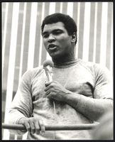 Fotografie Boxer Muhammad Ali spricht in