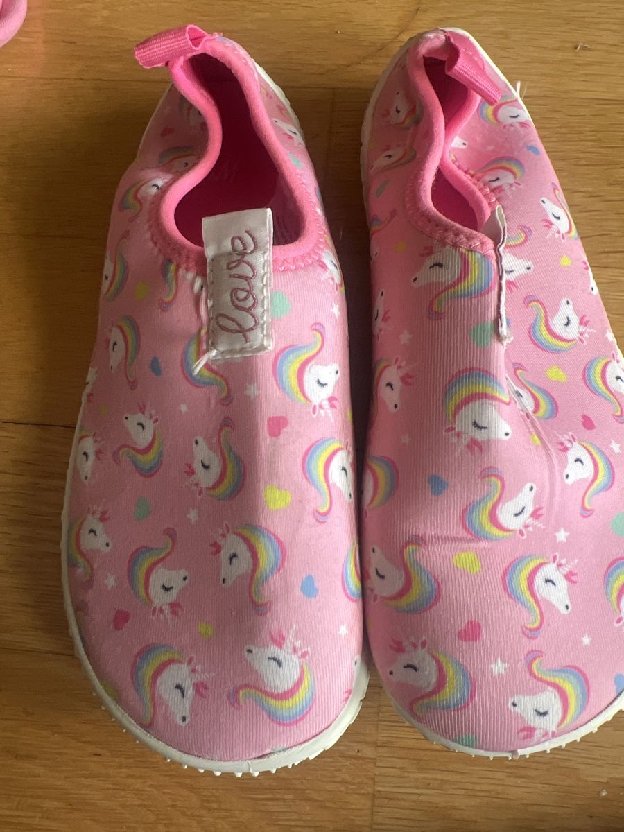 Scarpe per ragazze: Badeschuhe Mädchen Einhorn Gr. 33 – Usato da Zürich venduto da Salsera79 2