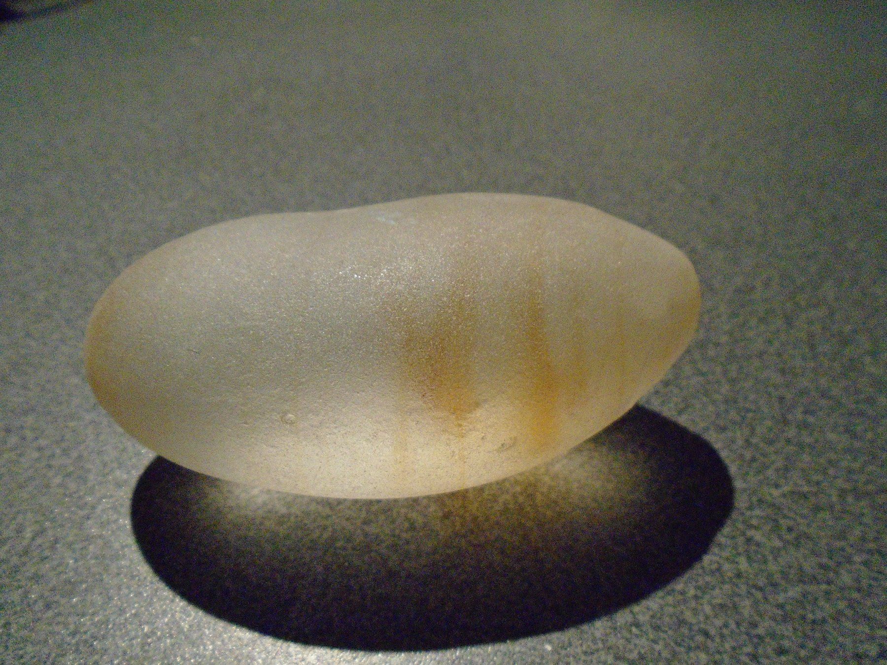 Mineralien & Heilsteine: Stein oval, weiss/hellbraun – Gebraucht aus Zürich von abraxas1291 1