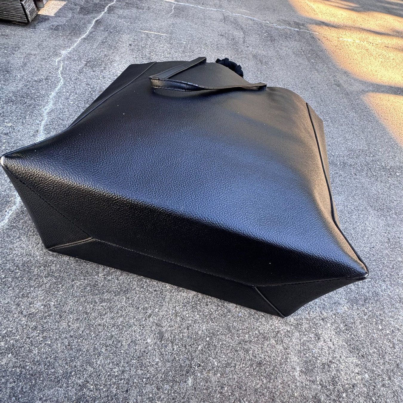 Stella McCartney Borse da donna: Stella McCartney skull leather handbag – Usato da St. Gallen venduto da sourced_limited 3