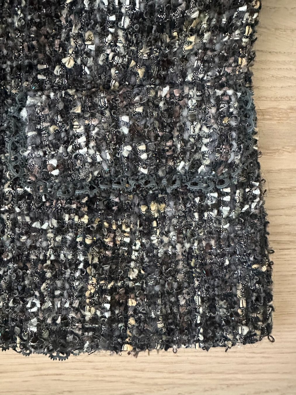 Vestes: Kurze, taillierte Bouclé-Jacke mit Lurex – D'occasion à Zürich par Rigiblick2 4