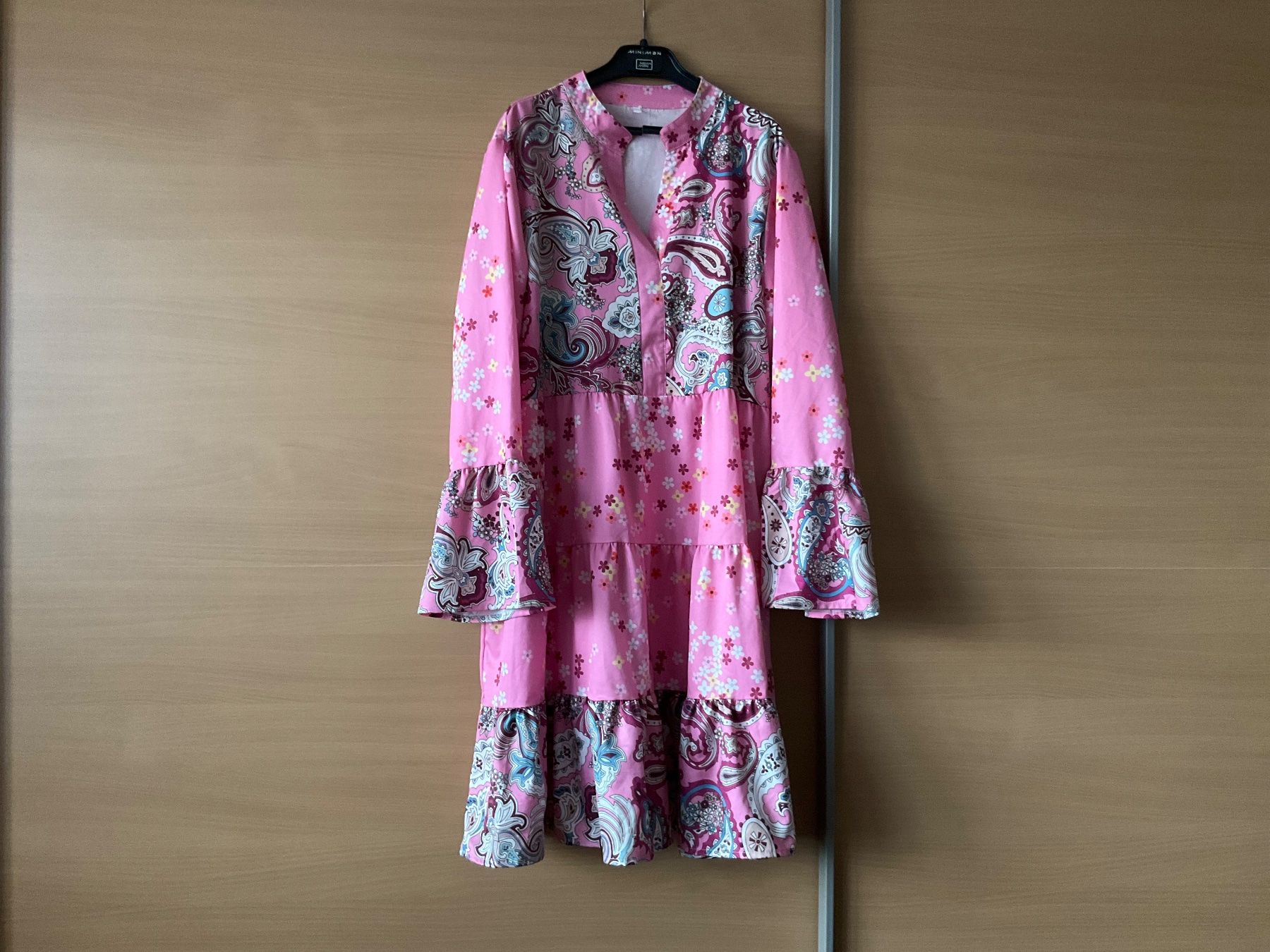 Kleider: Très jolie robe ou casaque  neuve – Neu und originalverpackt aus Murten von Louis1954