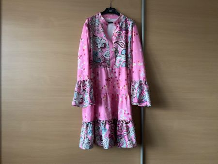 Très jolie robe ou casaque  neuve