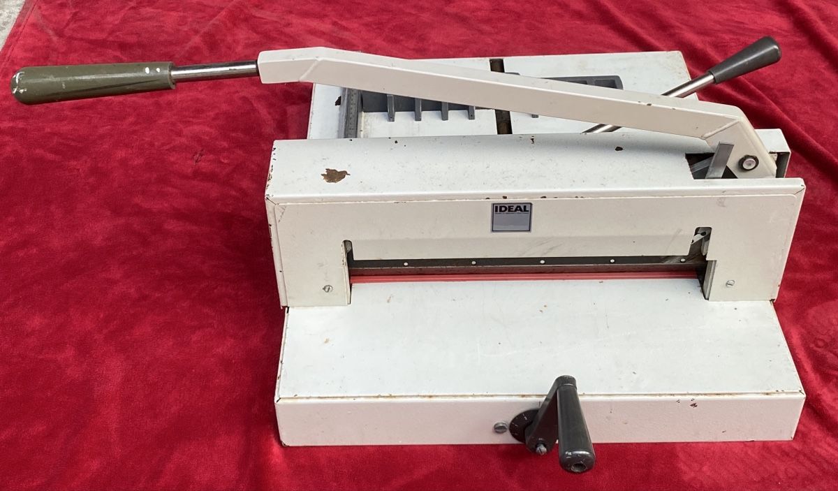 Alle Maschinen: Papierschneidemaschine – Gebraucht aus Untersiggenthal von Forel2000