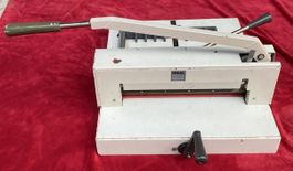Papierschneidemaschine