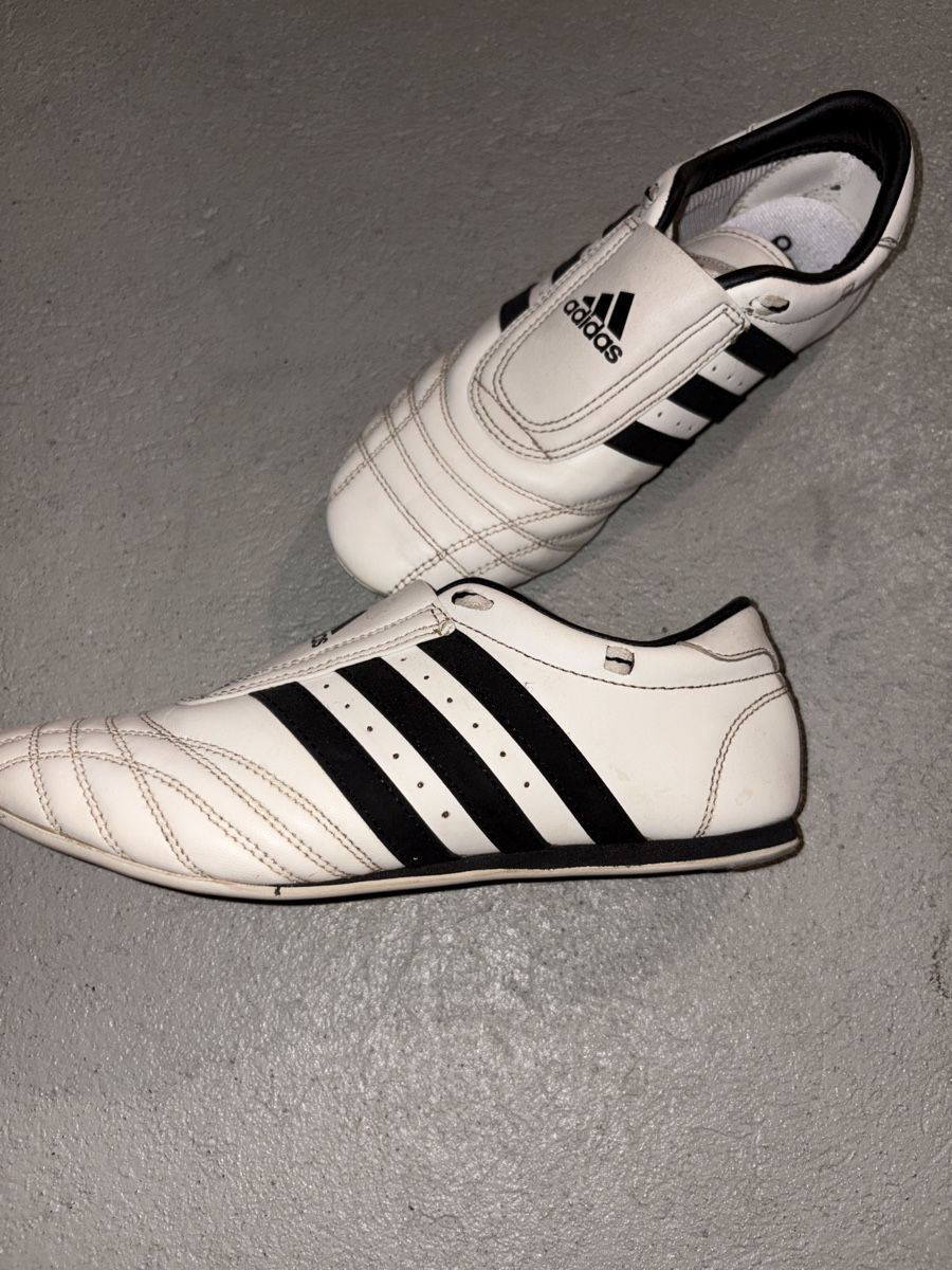 Adidas Chaussures hommes: adidas taekwondo – D'occasion à Rombach par akiromay 1