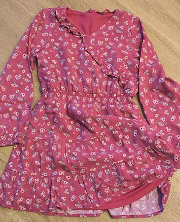 Süsses Blumenkleid für den Frühling/Sommer Grösse 110/116