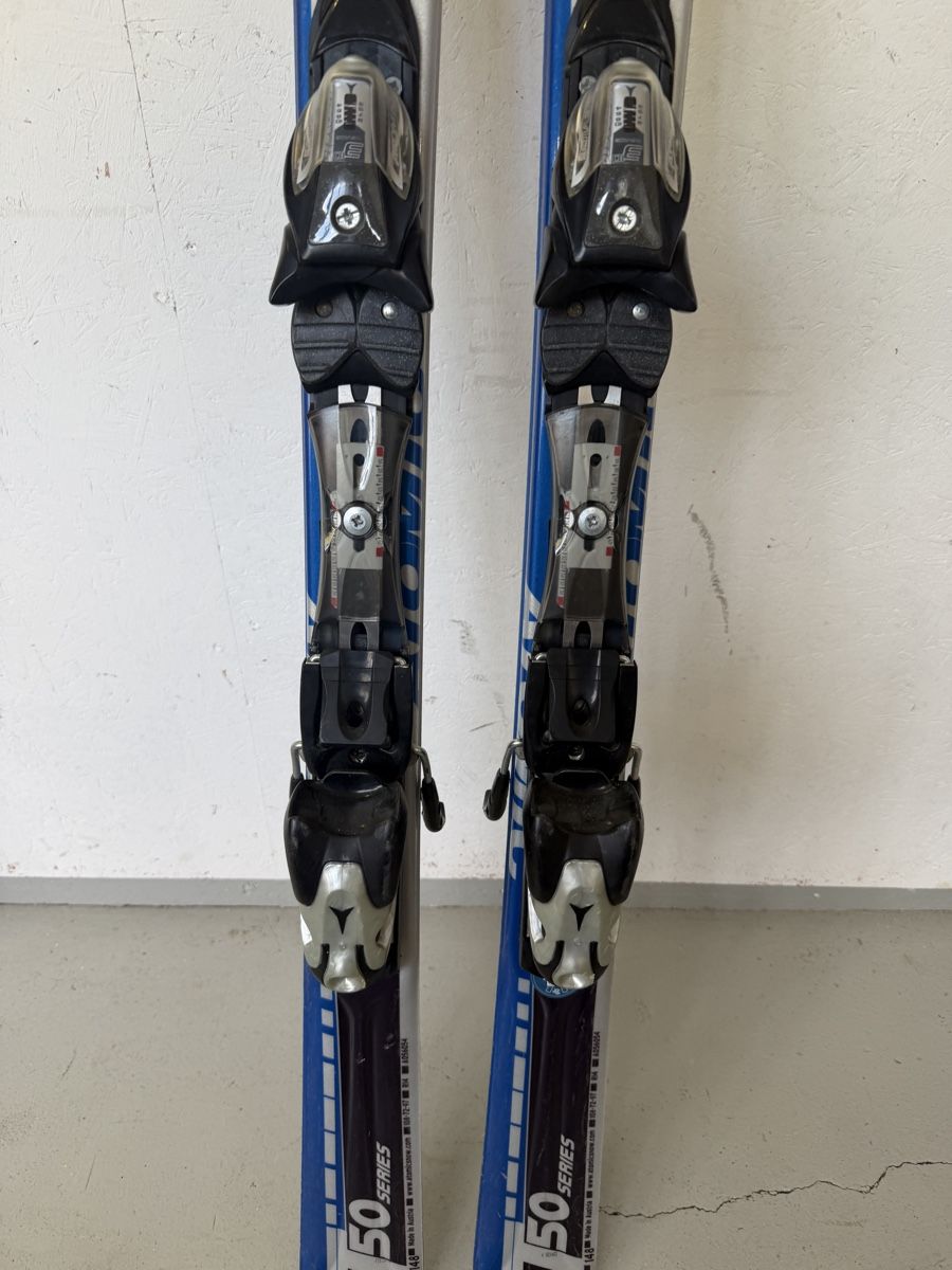 Atomic Sci: Atomic 50 Series Ski 148 cm mit Bindung – Usato da Gurmels venduto da SwissShop21 2