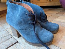 Lederschuhe mit Absatz Gr. 40 ungetragen