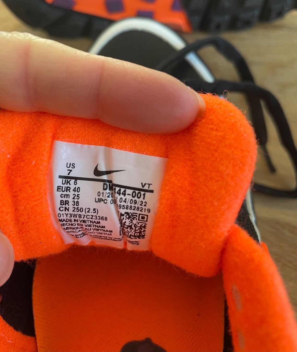 Schuhe für Jungen: Nike Air, schwarz/orange Grösse 40 – Gebraucht aus Rumlikon von locos2 4
