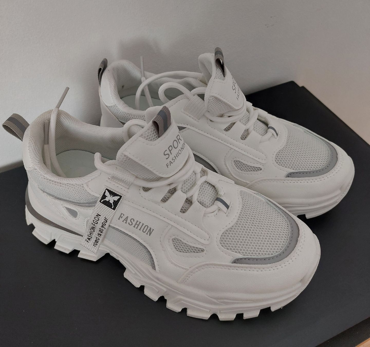 Scarpe da uomo: Neue Trend Sneaker Gr.37 (38) – Nuovo (secondo la descrizione) da Balsthal venduto da Trendline55