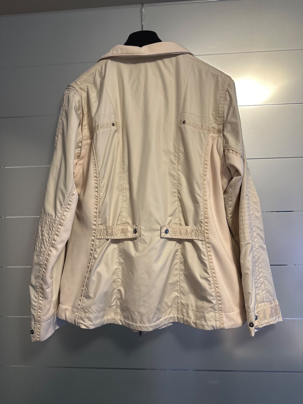Giacche: Leichte Jacke Gr. 42 beige/ Ärmel abnehmbar – Usato da Wangen SZ venduto da futura14 1