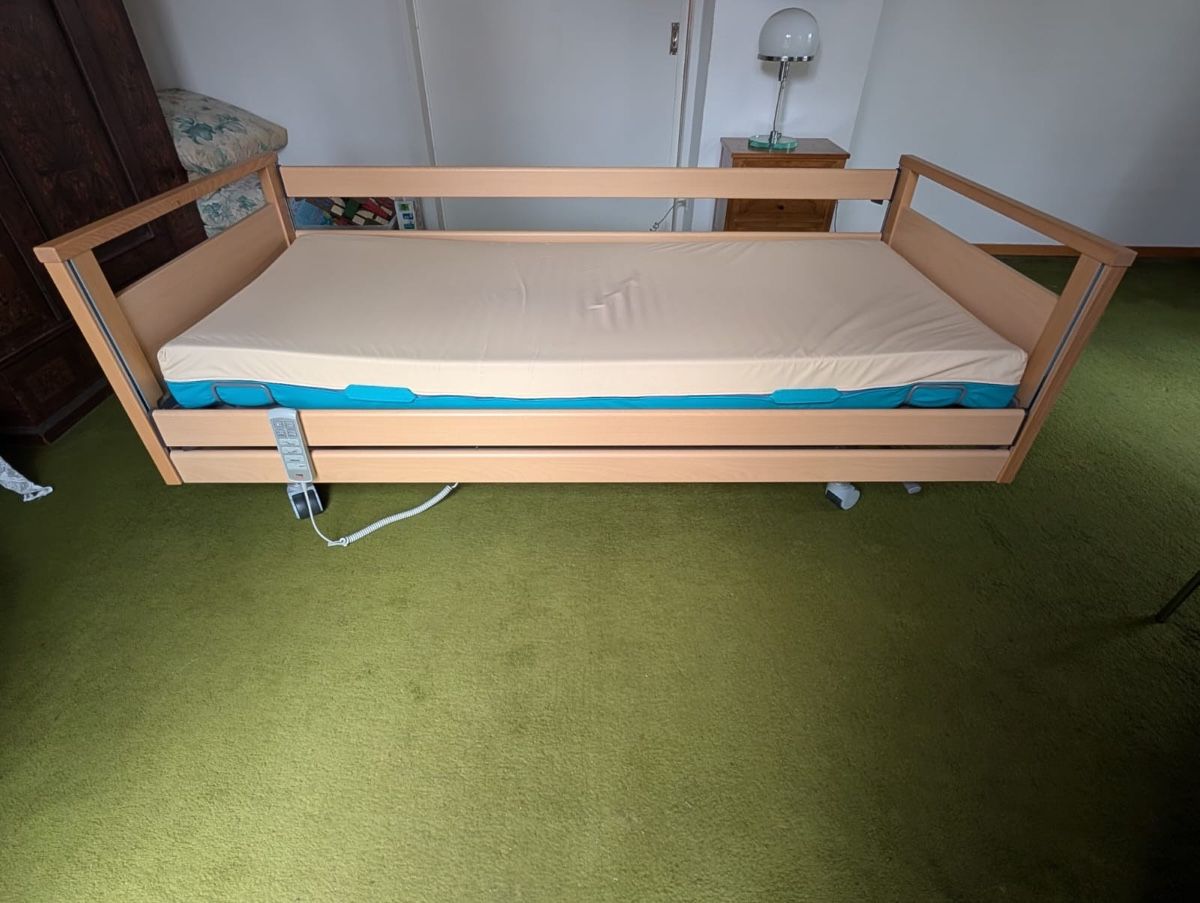 Letti: Pflegebett Fuchsia D – Usato da Raperswilen venduto da ntu_vp6d 2