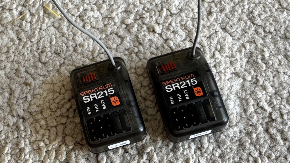 Spektrum Commande à distance: Spektrum SR215 Empfänger, 2 Stk. – D'occasion à Mümliswil par Sast70