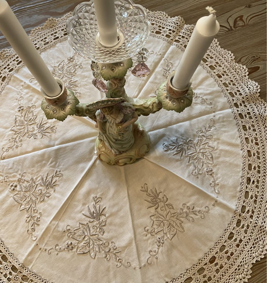 Autre linge de table: Spitzen Tischdecke – D'occasion à Düdingen par Reconflo 5