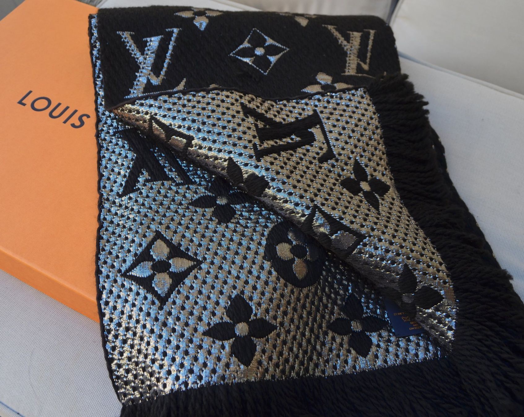 Louis Vuitton Foulards & écharpes: Louis Vuitton Schal / écharpe – D'occasion à Collonges par Auganien 4