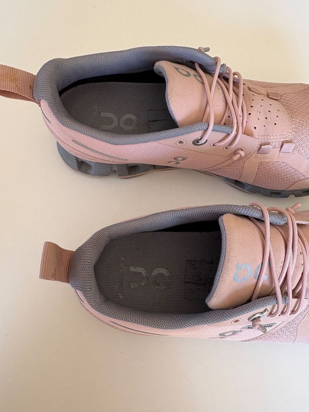 Scarpe da donna: On Cloud Schuhe Waterproof Gr. 37 – Usato da Lüscherz venduto da channad 1