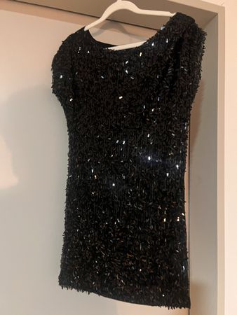 Schwarzes Pailletten-Kleid, figurbetont, Grösse 36/S top!