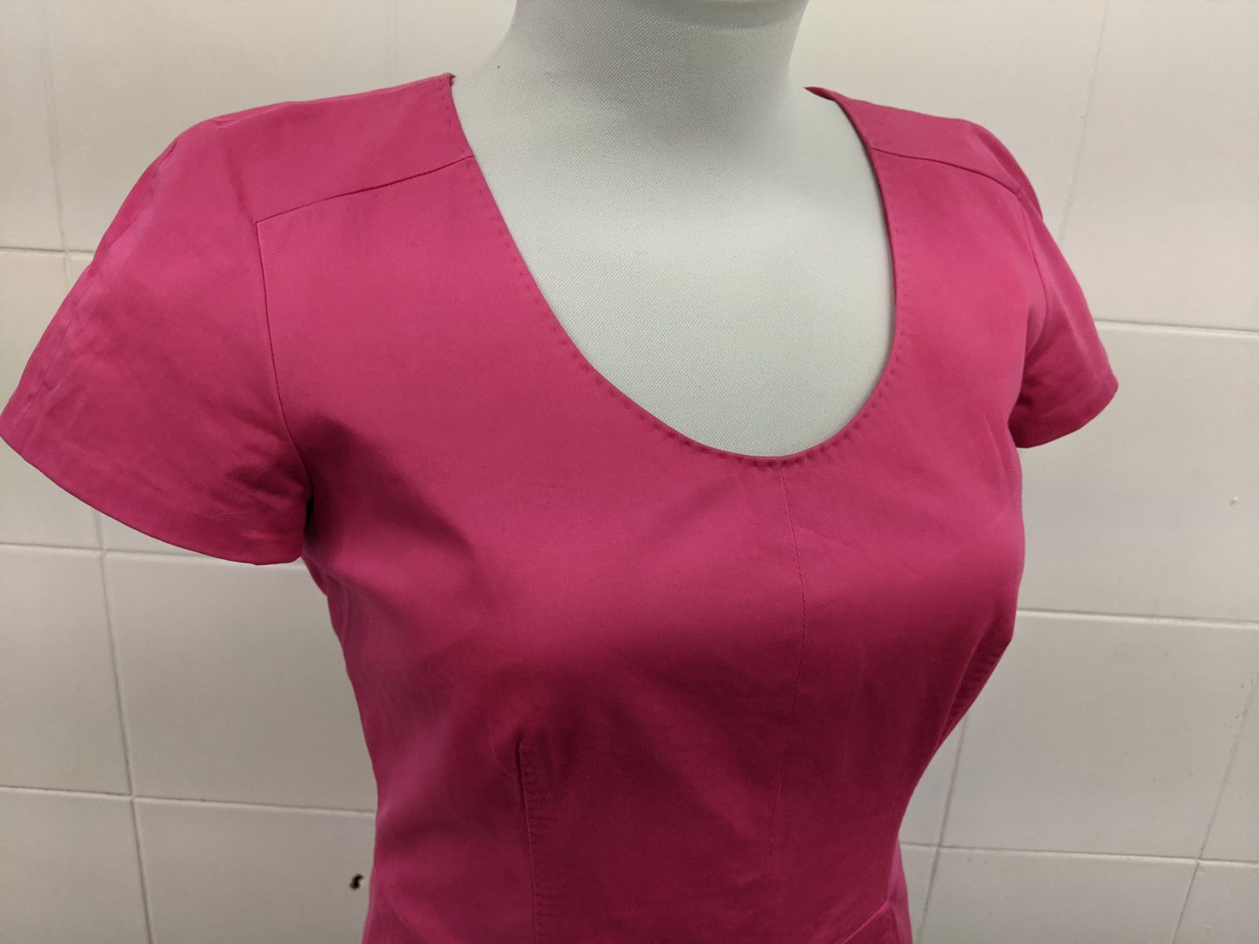 Hugo Boss Vestiti: BOSS Damenkleid GR 38 – Usato da Langnau am Albis venduto da Judithsebi