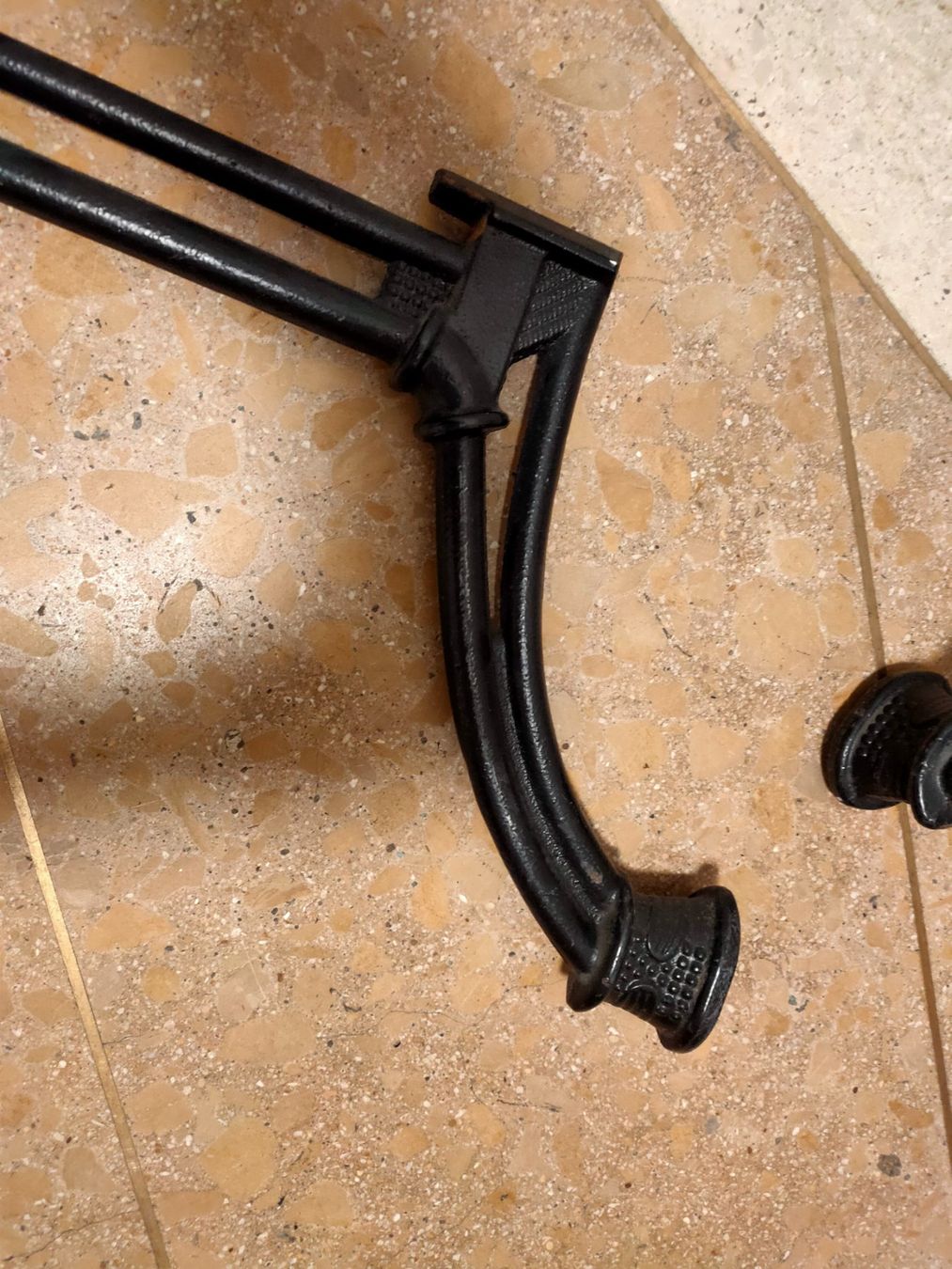 Altri mobili d'antiquariato: 2 Alte Gussfüsse – Usato da Zürich venduto da Joer 3