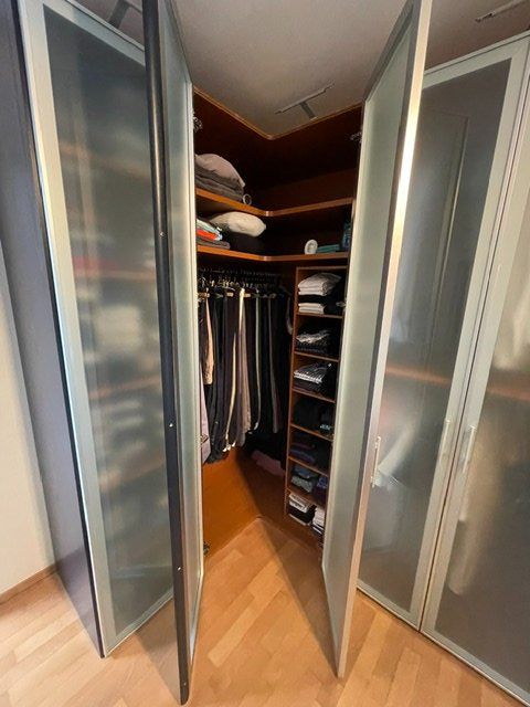 Armadi: Rüttimann Eckschrank dunkelblau verfügbar 25.7.2026 – Usato da Adliswil venduto da Odette3 2