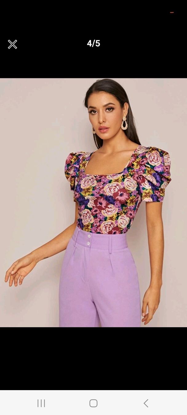 T-shirt: Shirt mit Puffärmeln mit Blumenmuster – Nuovo e nell'imballaggio originale da Muri AG venduto da ReBoutique 6