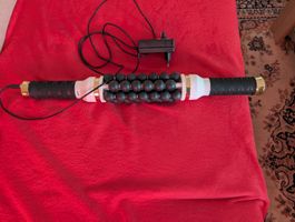 Elektro-Massagegerät mit Rollen und Netzadapter gebraucht