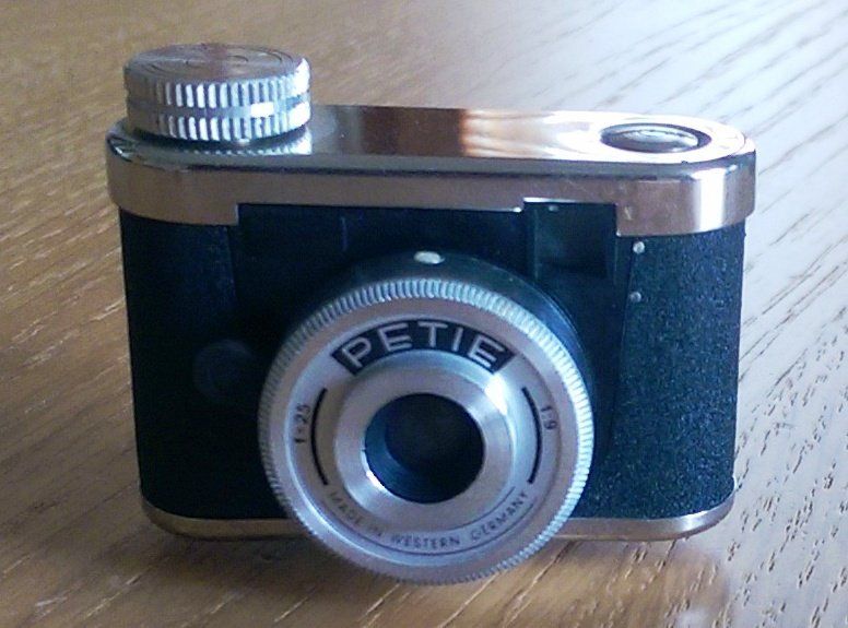 Kamera: Kunik Petie schwarz Antikkamera ca 1956 – Gebraucht aus Tafers von Fbrh 1
