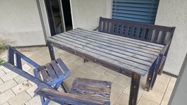 Gartenmöbel-Set aus Holz:  Tisch und 2 Stühle (ohne Bank)
