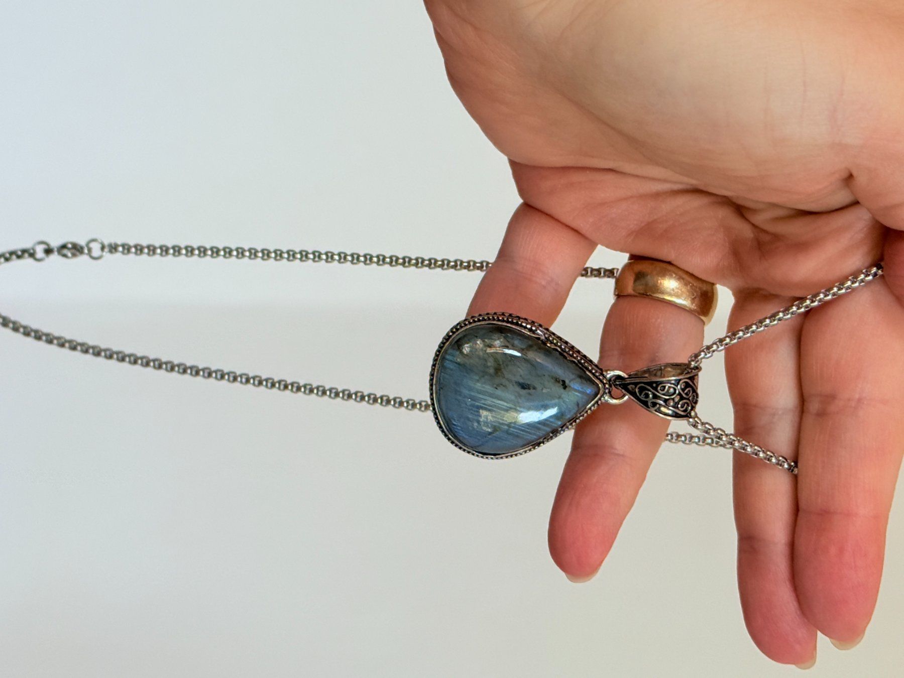 Colliers: Collier Labradorite Marquise Massif Neuf – Neuf avec emballage d'origine à Genève par AWWA 1