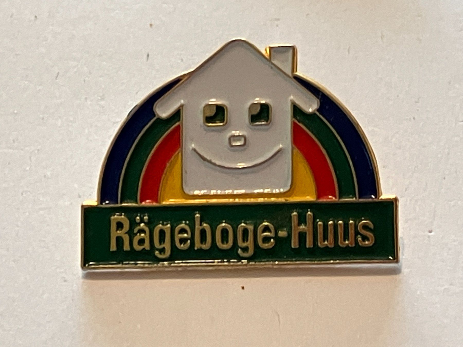 Placchette & Badge: 1 Pin Rägeboge Huus – Usato da Basel venduto da djwwpp