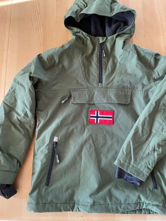 Winterjacke Gr. 140, von Trollkids, Oliv-Grün