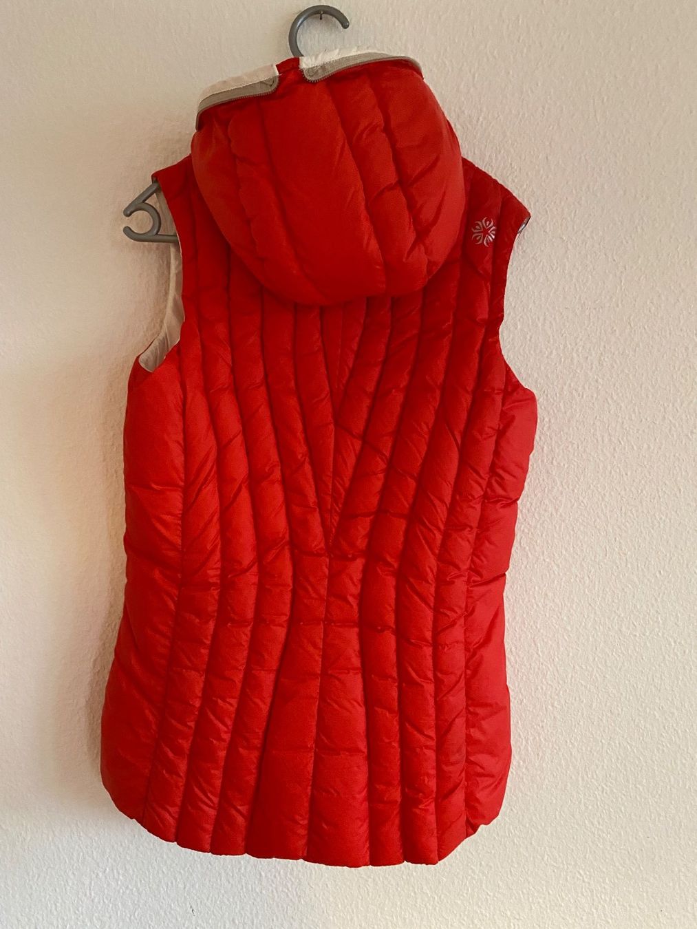Gilet & Giacche senza maniche: Rote Daunenweste von Wild Roses, Grösse 38 – Usato da Rüschlikon venduto da Emma01 1