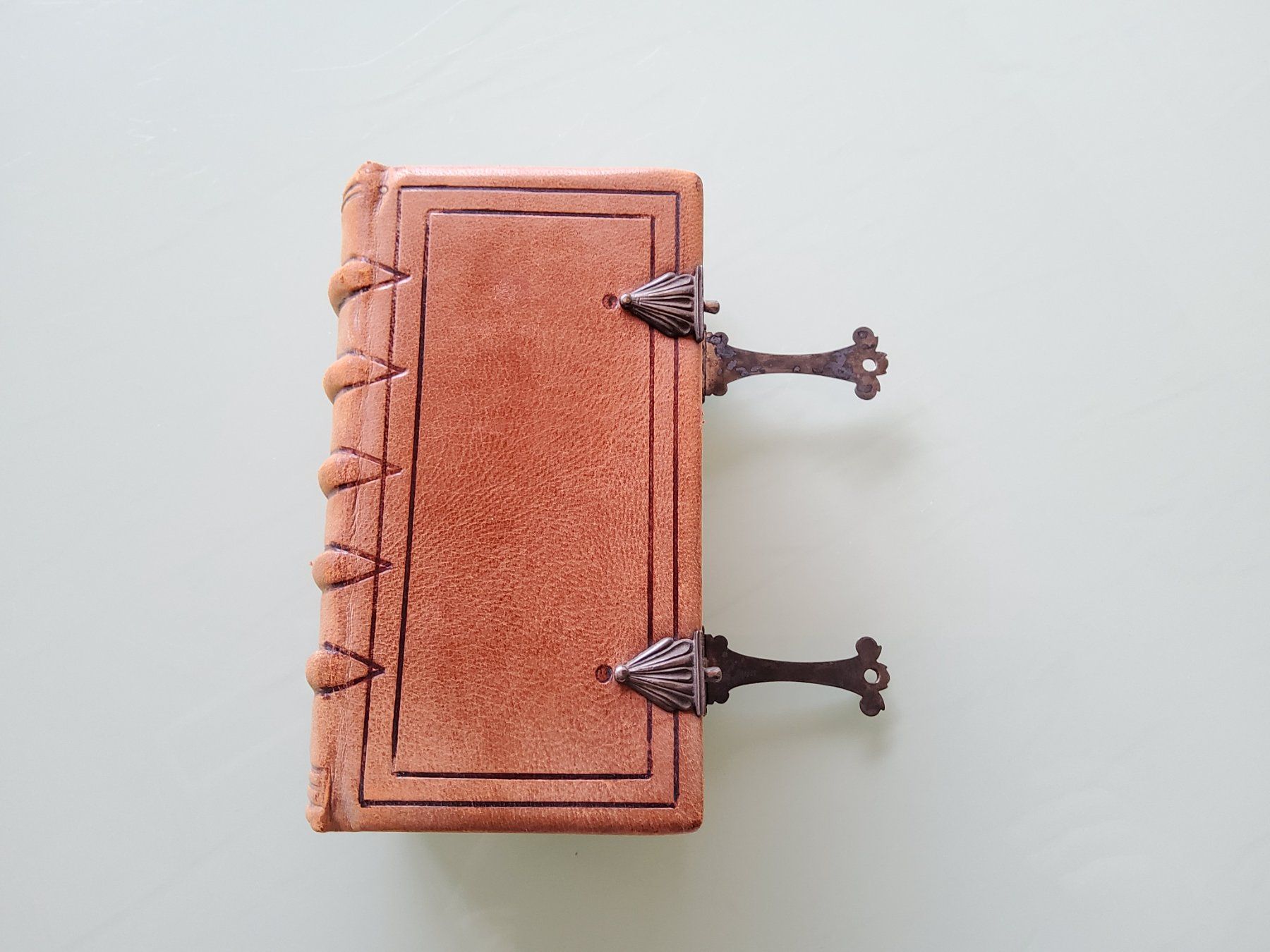 Bücher: Magnifique antique livre – Gebraucht aus Malleray von Broc-Mo 1