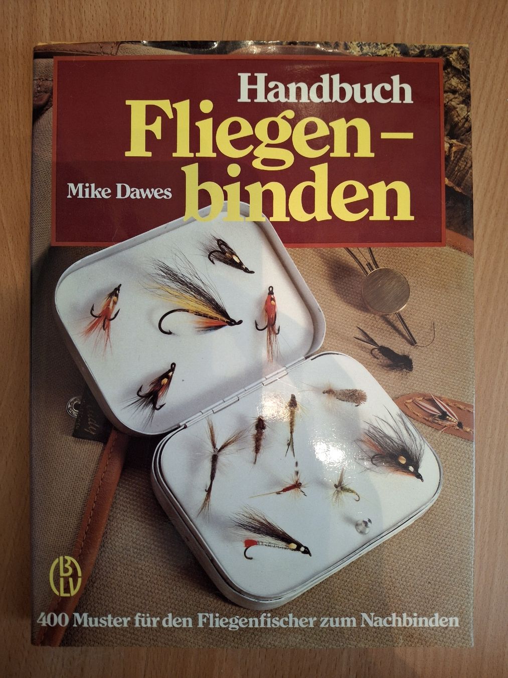 Libri: Handbuch Fliegenbinden von Mike Dawes – Usato da Egg b. Zürich venduto da Pronsch