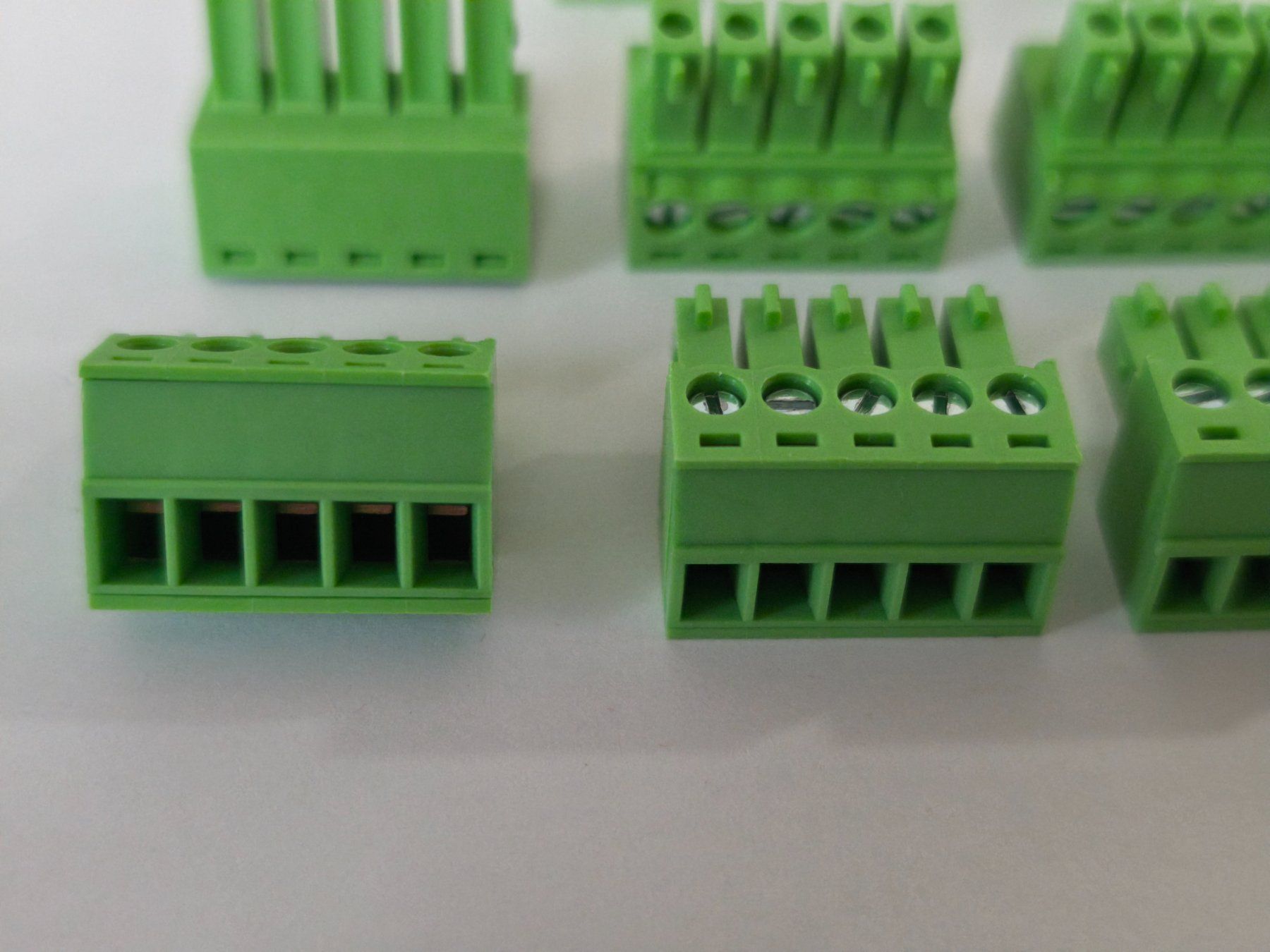 Esu Modellini di ferrovie: 10 Stück 5 Pin Stecker für ESU Weichen Deckoder und Extender – Nuovo (secondo la descrizione) da Uzwil venduto da Bruchpilot64 1